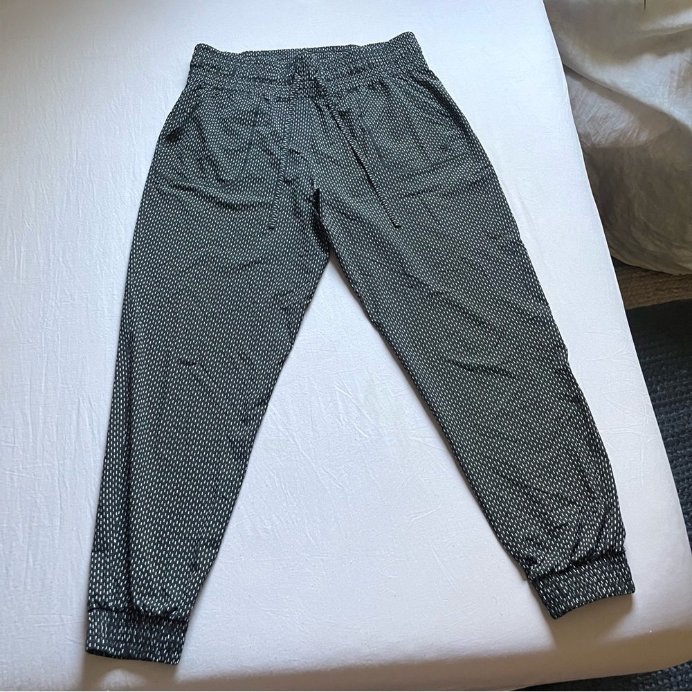 ALBION black and white geo line print athletic jogger nylon pants